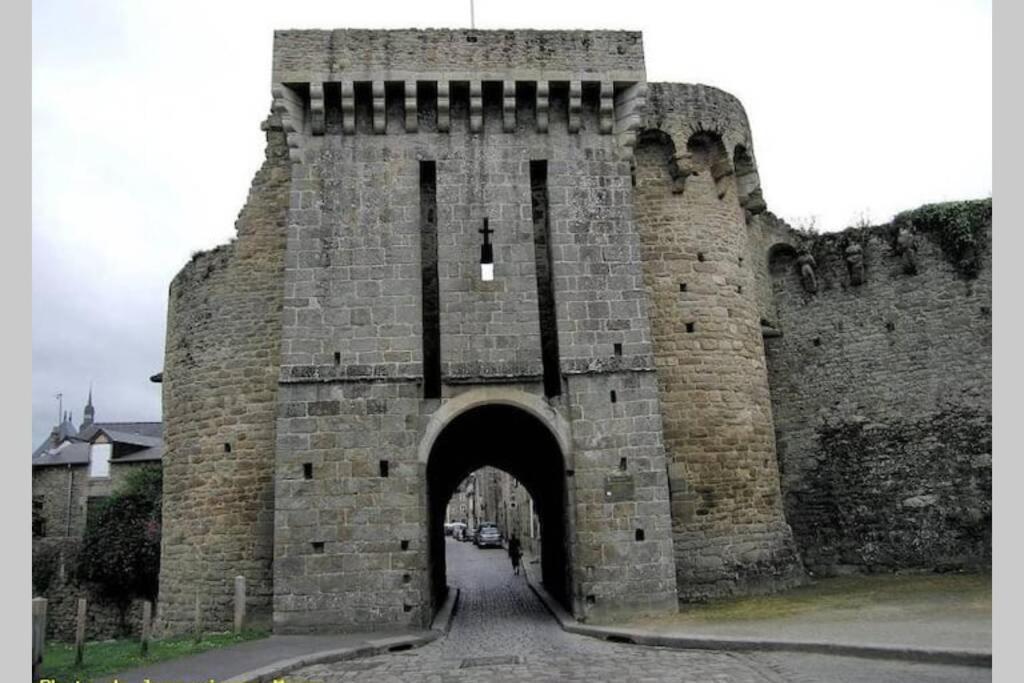 Charmant T1 Au Coeur Du Centre Historique De Dinan Exterior photo